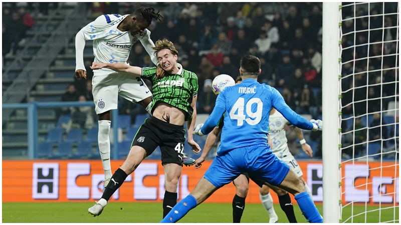 恩比斯錫的空中爭奪成功率極高。 REUTERS