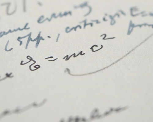 愛因斯坦手稿方程式拍賣。AP
