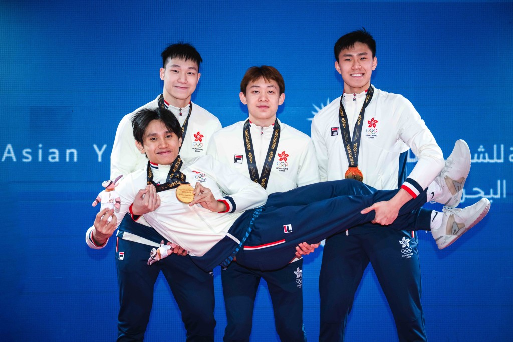 余子龍、徐奕祺、劉建希和王一舜組成的港男子隊,合力取得男子4x100米混合泳接力金牌。港協暨奧委會圖片 余子龍、徐奕祺、劉建希和王一舜組成的港男子隊,合力取得男子4x100米混合泳接力金牌。港協暨奧委會圖片