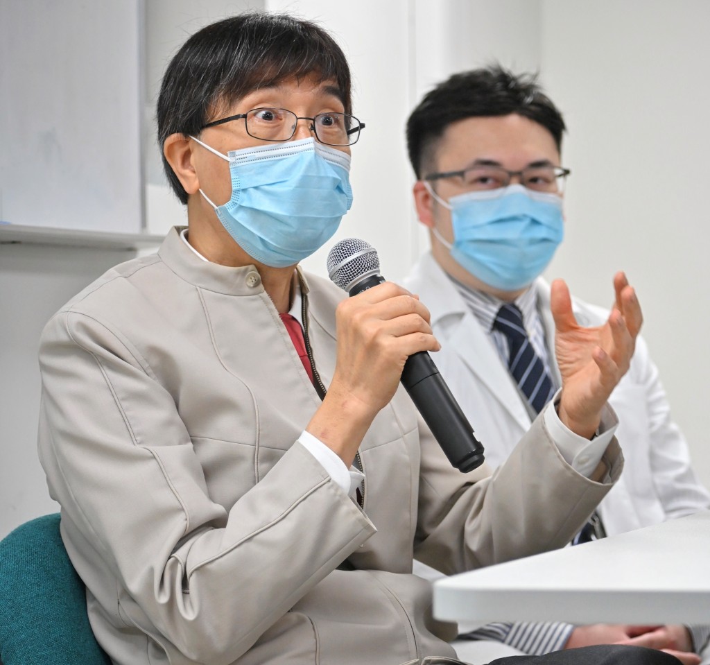 袁國勇再次提醒市民戴口罩。