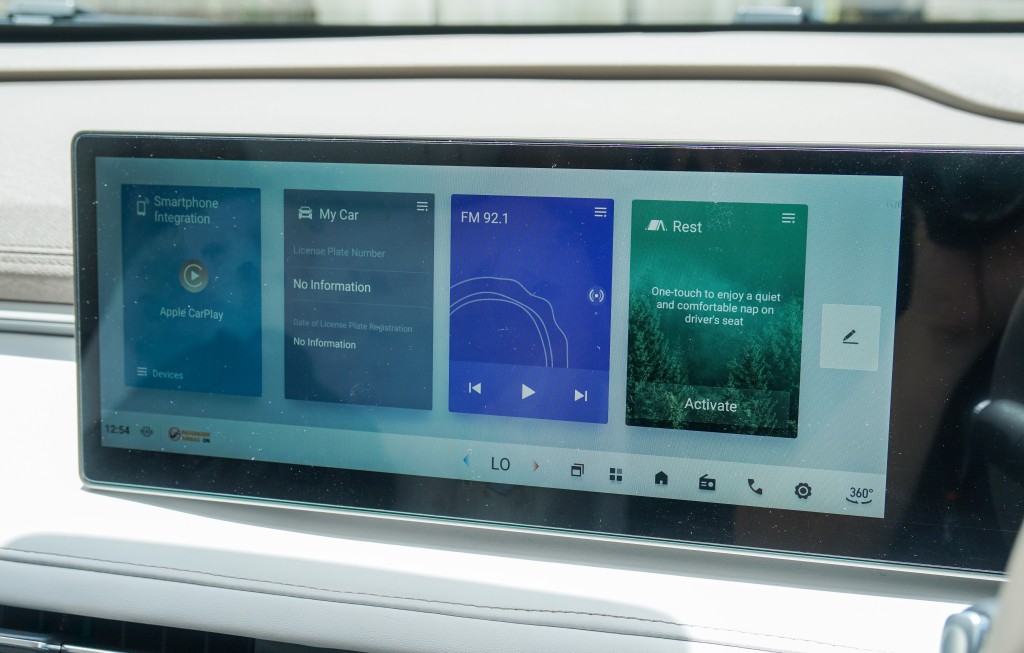 上汽大通MAXUS MIFA 7電動七人車試駕，港版配備雙12.3吋數碼儀錶板和觸控中央屏幕。