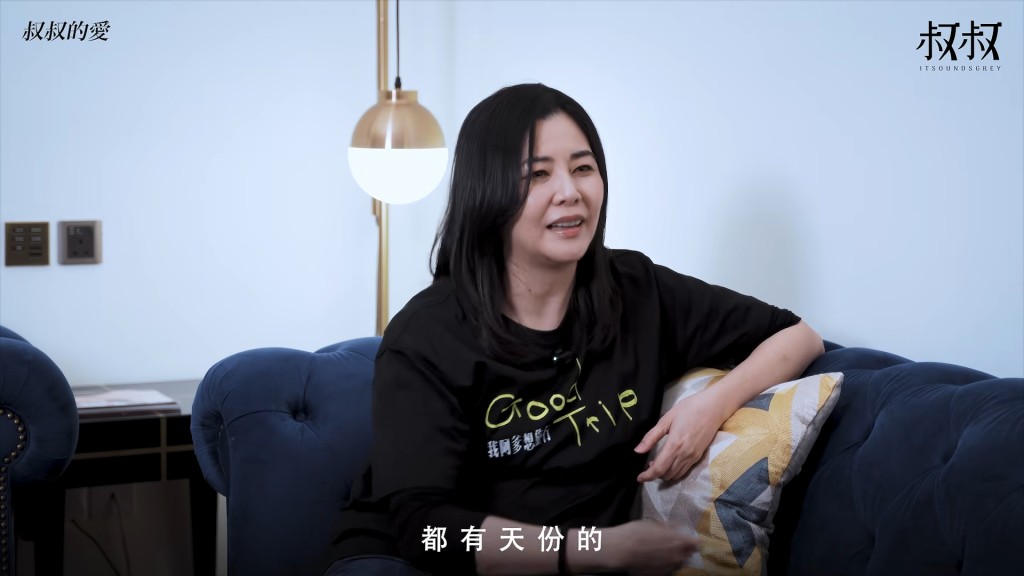 蒙嘉慧認為：「我覺得人生不應該係咁，應該要有時間去望吓，因為唔同階段睇嘅嘢感受唔一樣。」（《叔叔的愛》截圖）