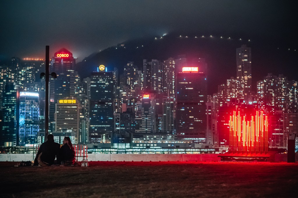 年初“夜乐西九”设心形霓虹灯艺术装置浪漫打卡。图片:“街招”@streetsignhk