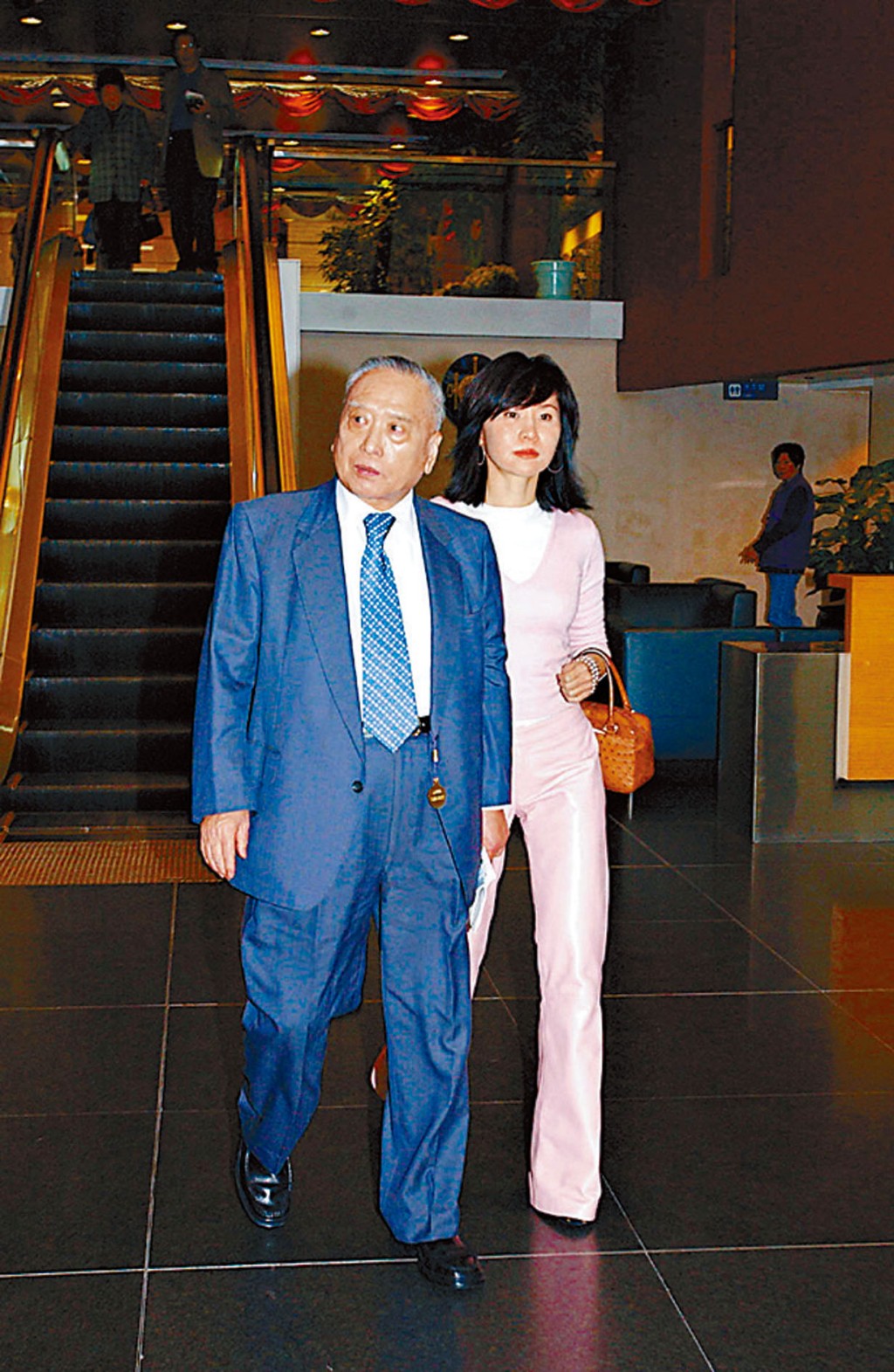 已故遠東集團創辦人邱德根及女兒邱美琪。