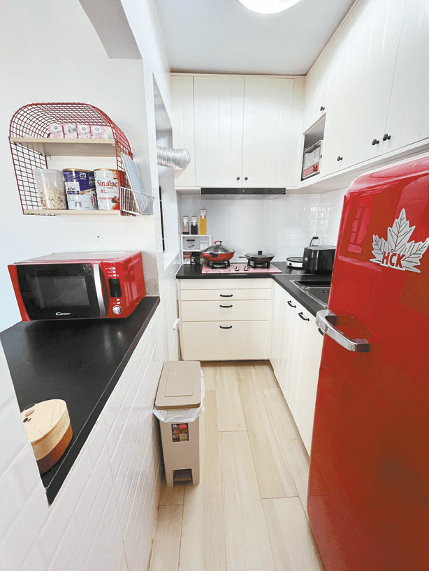 開放式廚房設計，令飯廳視覺空間大為提昇。