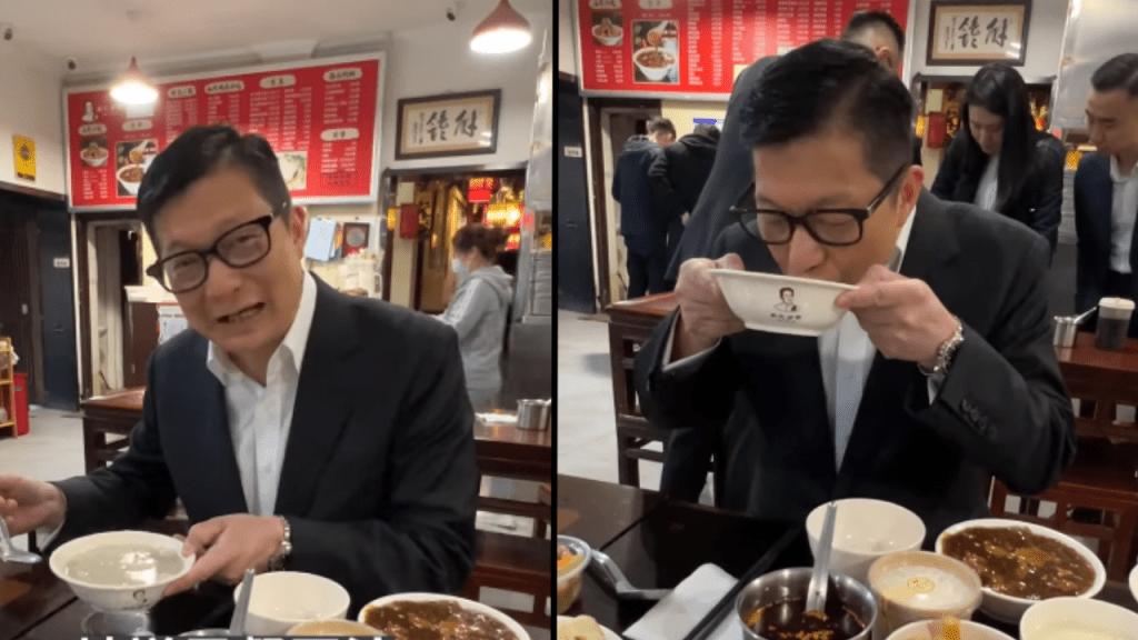 鄧炳強北京試飲豆汁,直言啱晒佢。(鄧炳強FB影片截圖)