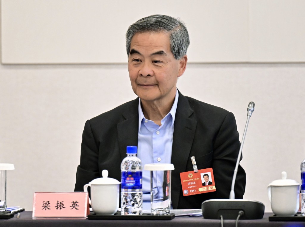 時任行長會議召集人梁振英在南亞海嘯期間正身處馬爾代夫。資料圖片 時任行長會議召集人梁振英在南亞海嘯期間正身處馬爾代夫。資料圖片