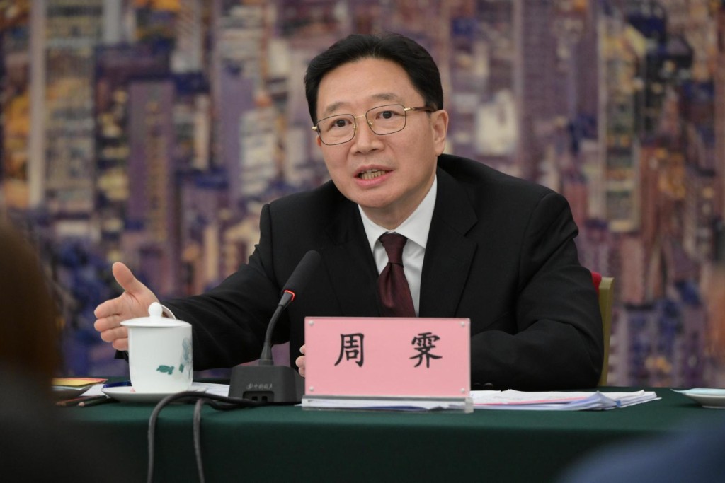 港澳办副主任周霁表示，开放西安及青岛为香港自由行城市，之后还有一系统措施支持香港。苏正谦摄