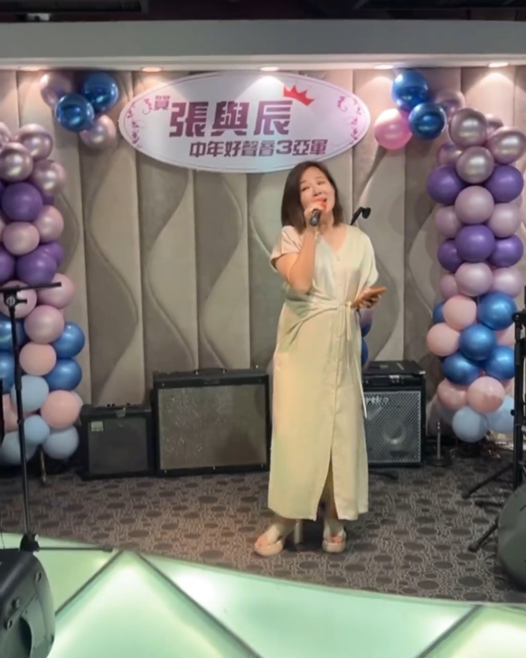 張與辰的家姐都是唱得之人。 張與辰的家姐都是唱得之人。