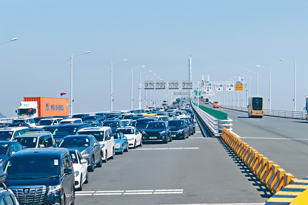 「港车北上」自去年7月实施，截至上月中累计逾50万架次经此方式出入境。