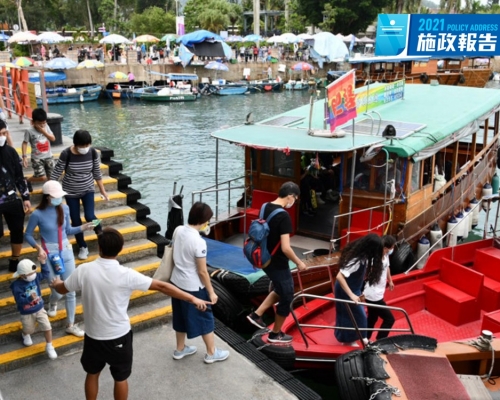 政府會繼續推行多項措施,鞏固香港旅遊地位。