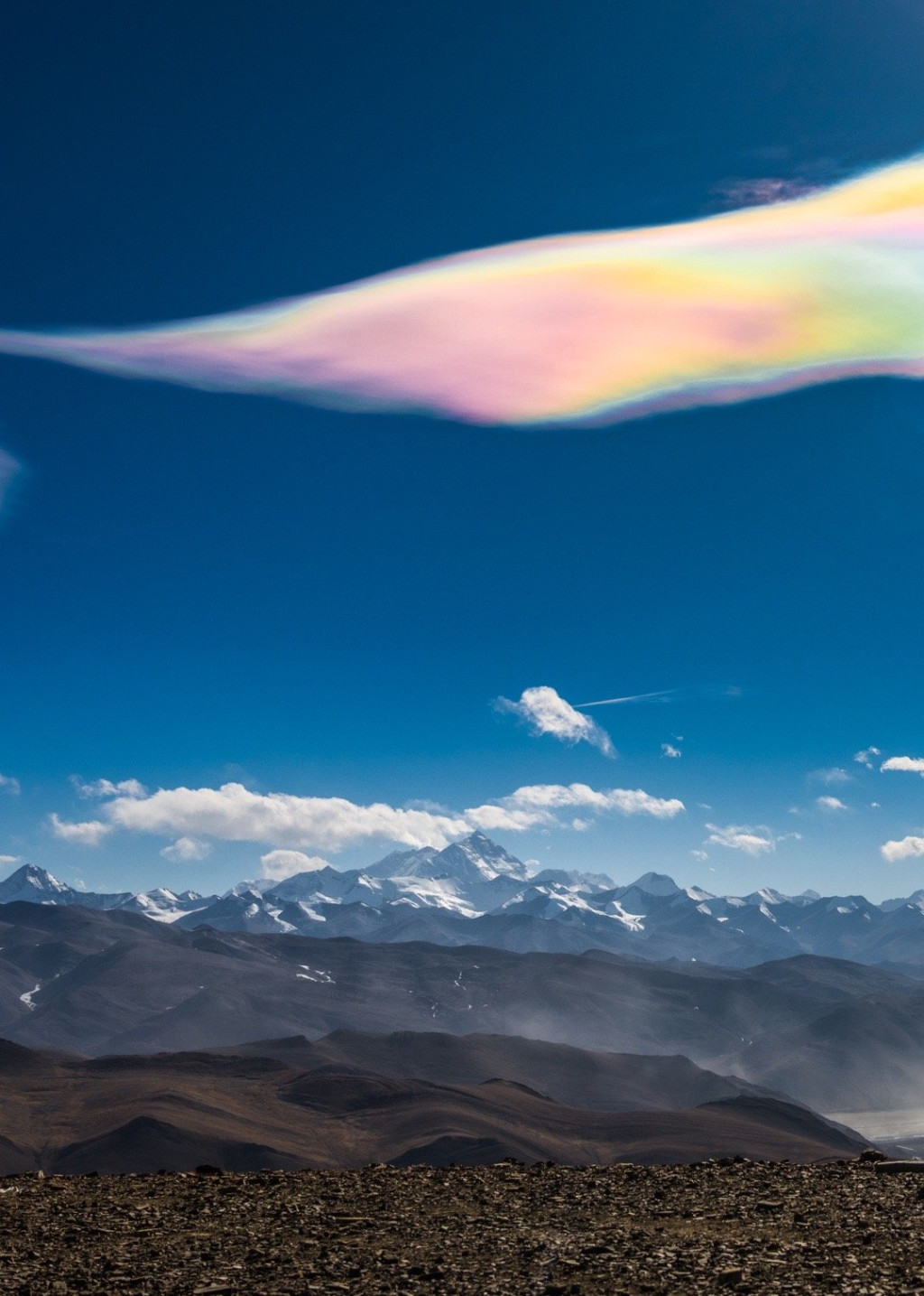 西藏、雲南等地近日出現「七彩祥雲」的罕見景觀。@Paulownia董書暢
