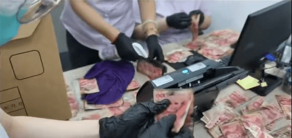 辽宁男人出差半月忘关窗，10万人民币现金放露台致发霉黐实。半岛晨报