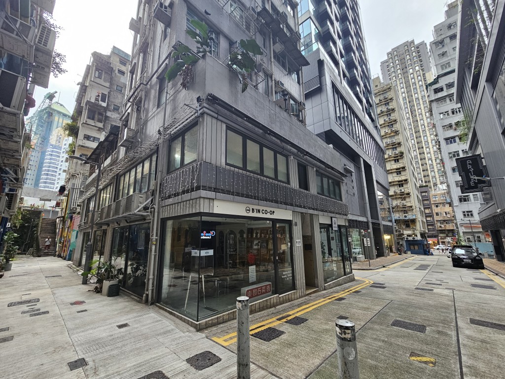 现场为西环忠正街一店铺。徐裕民摄