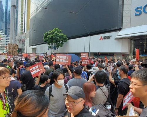 當日大批市民在銅鑼灣遊行。資料圖片