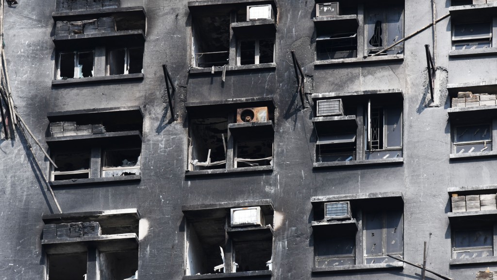 宏福苑︱傳工人搭𨋢到單位工程 房屋局指不實：損毀嚴重未能正常供電