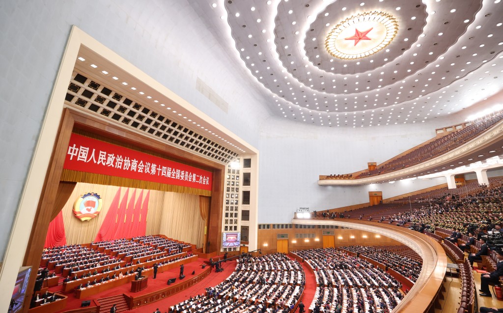 全国政协十四届二次会议在北京人民大会堂开幕。中新社