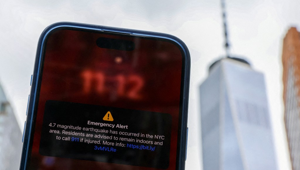 纽约市民在地震后约40分钟收到地震警报。 路透社