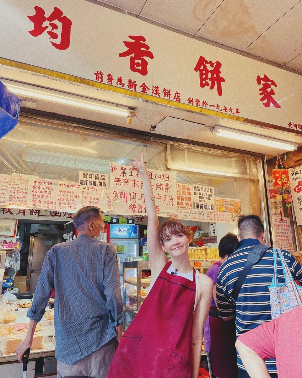Asha亦去過餅家工作。