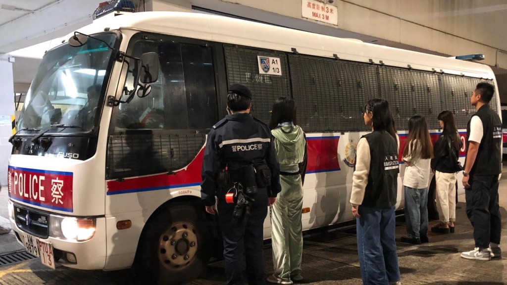 跨部門新界南打擊黑工及掃黃 拘捕27人。警方圖片