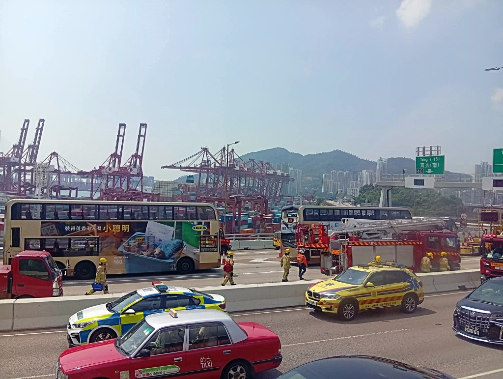 大批消防員到場。網圖 大批消防員到場。網圖