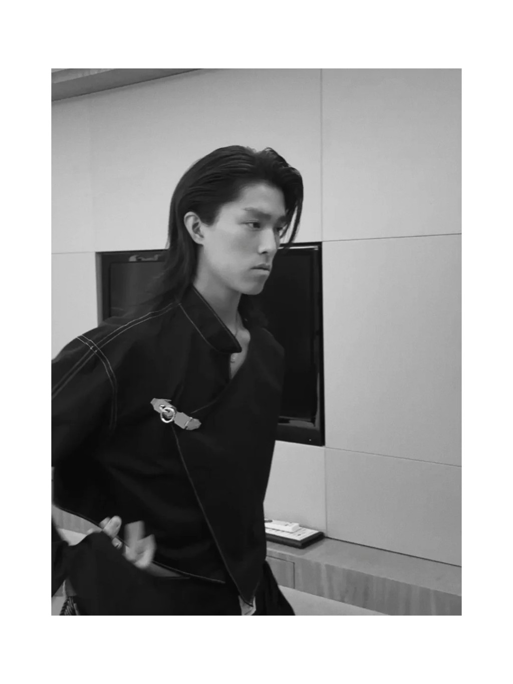林曉峰的大仔林寶變成型男。