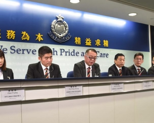 文達成(中)強調罪案數字是約30年來最低。