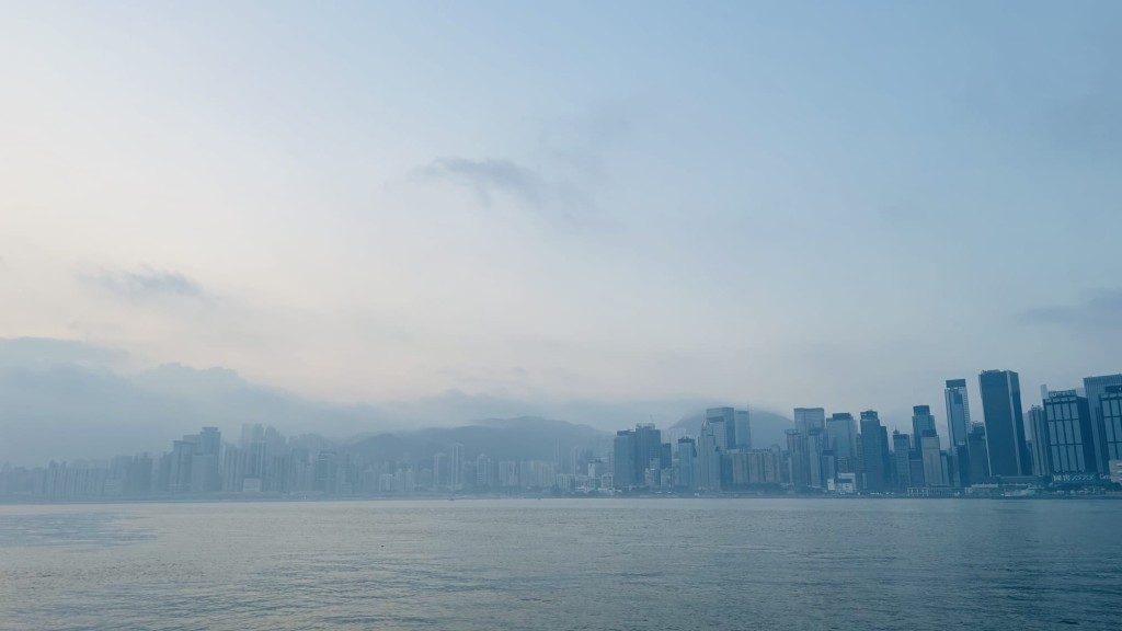 本港地區今日大致多雲。蔡楚輝攝 本港地區今日大致多雲。蔡楚輝攝