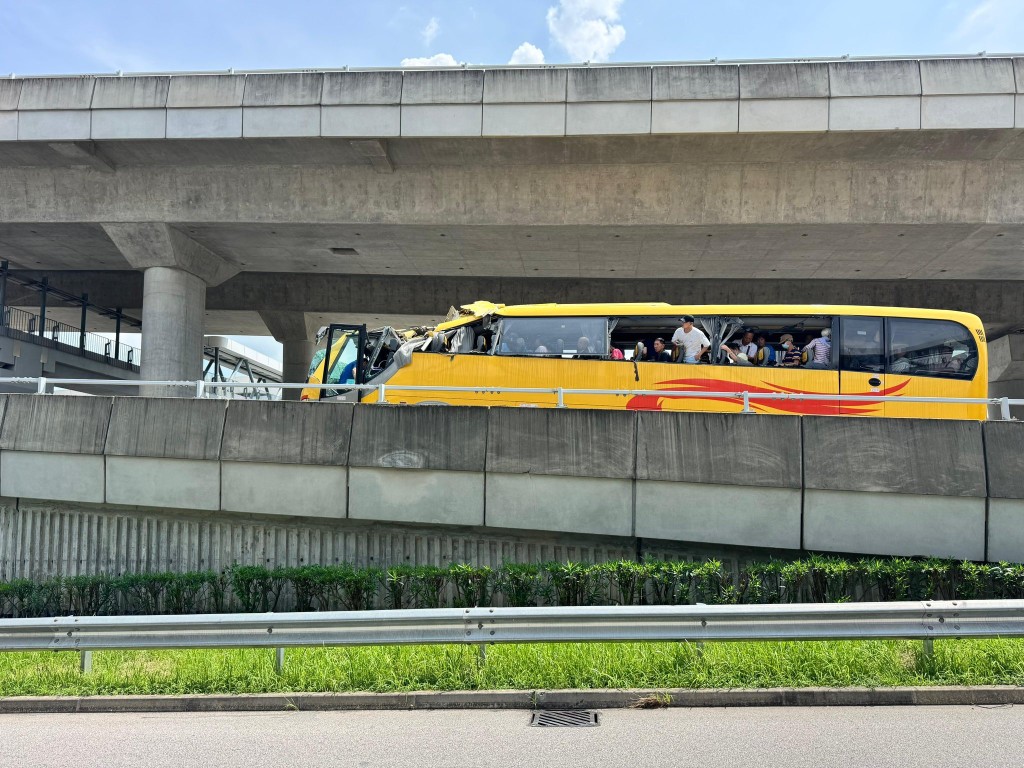 事發時車上滿載乘客。fb車cam L（香港群組）圖片