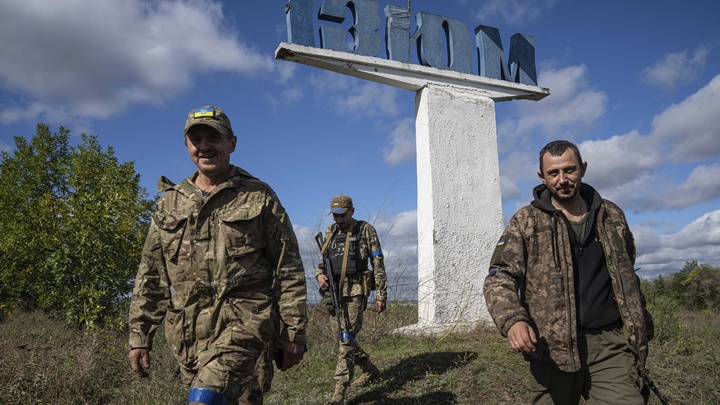 烏軍近日發動反攻重奪重鎮伊久姆，俄羅斯瓦格納集團被指有意招募囚犯參戰。AP圖片