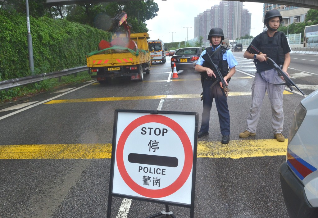 案發後警方設路障調查。資料圖片