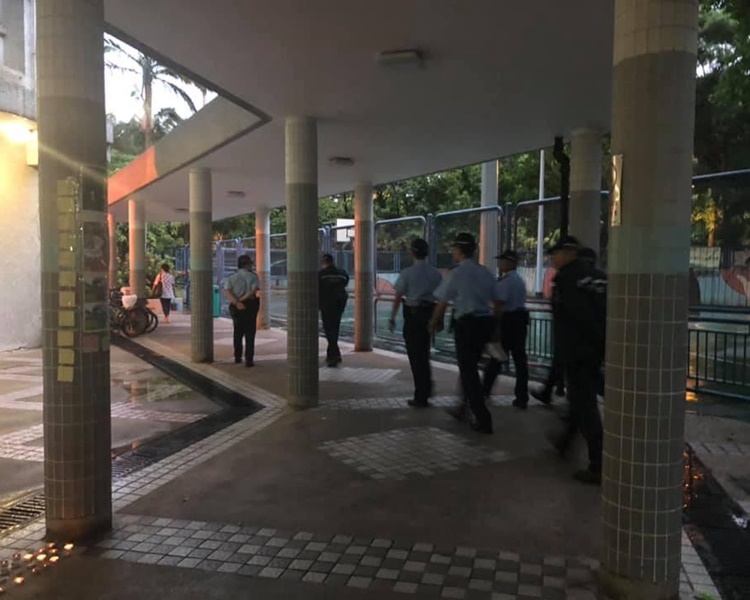 大批警員事發後到場。圖：網民阮蘭舟上水人大聯盟 