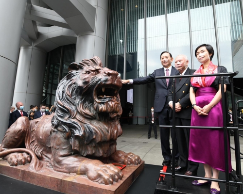 滙豐總行2隻銅獅完成首階段修復,今日重新揭幕。