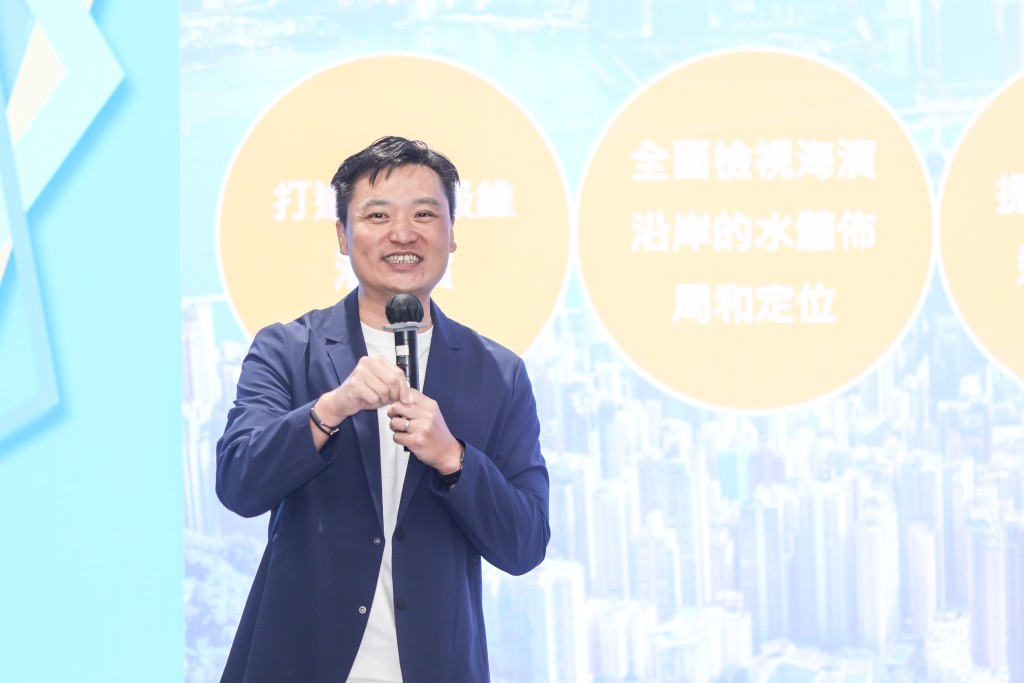 九龍西立法會議員鄭泳舜。