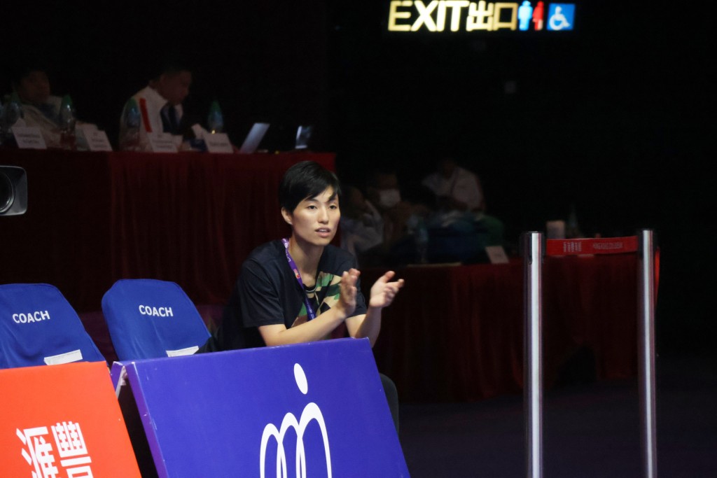 黑妹在場邊不時拍手鼓勵李文珊。徐嘉華攝