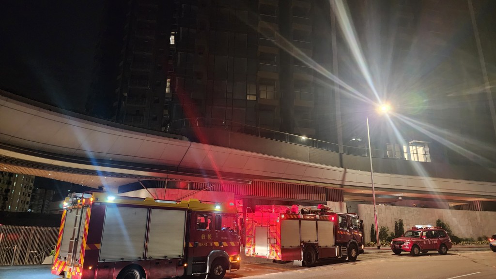消防接報趕至現場,迅速將火救熄。黎志偉攝