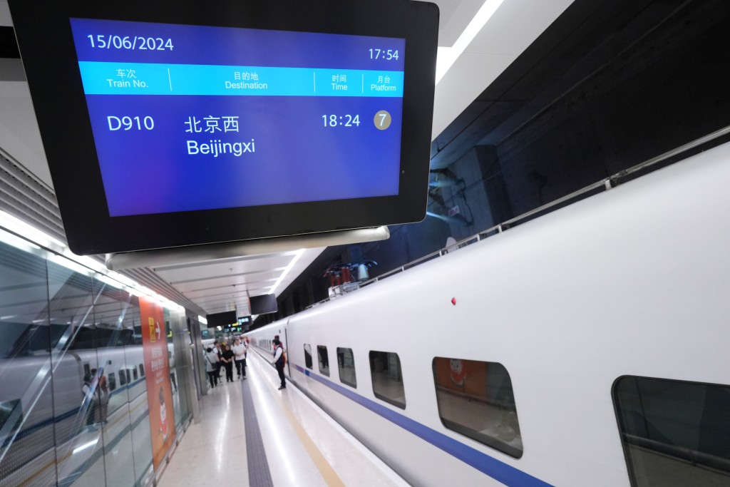 首班香港至北京西站的高铁卧铺列车，6月15日晚上准时出发。资料图片