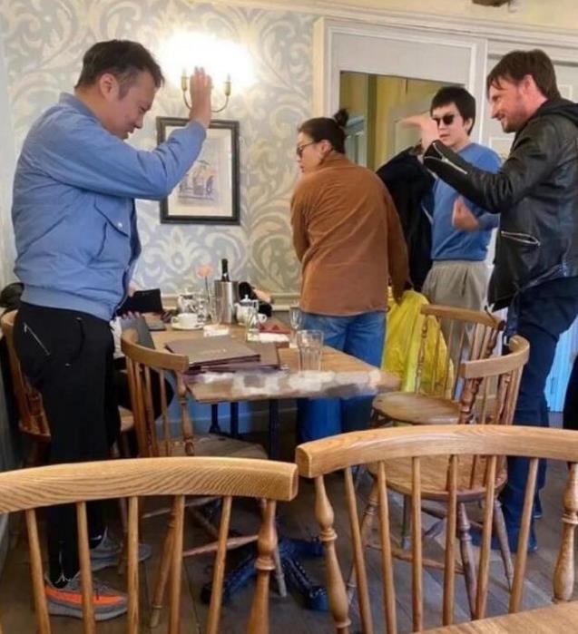 馬思純被網民目擊與男友現身英國。