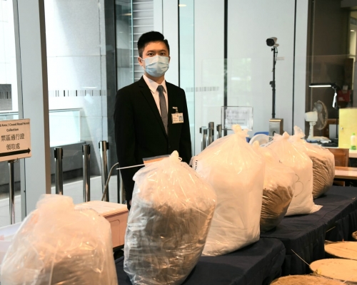 警方撿獲毒品。
