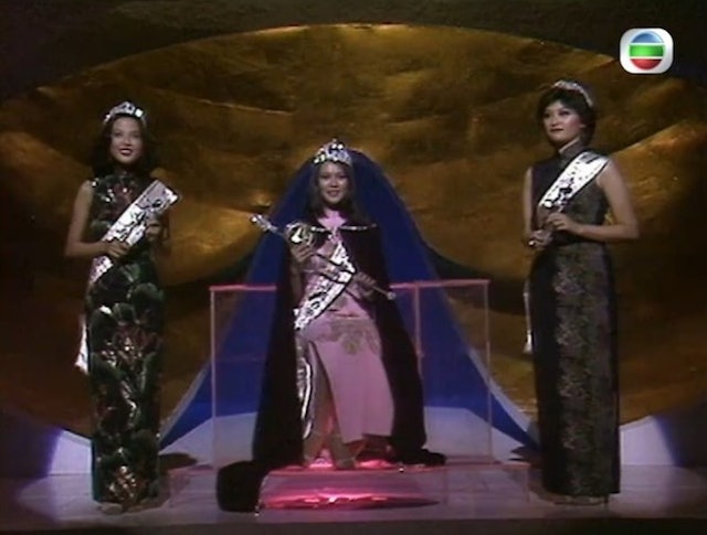 1979年港姐冠军郑文雅、亚军吴美丽、季军锺慧冰。