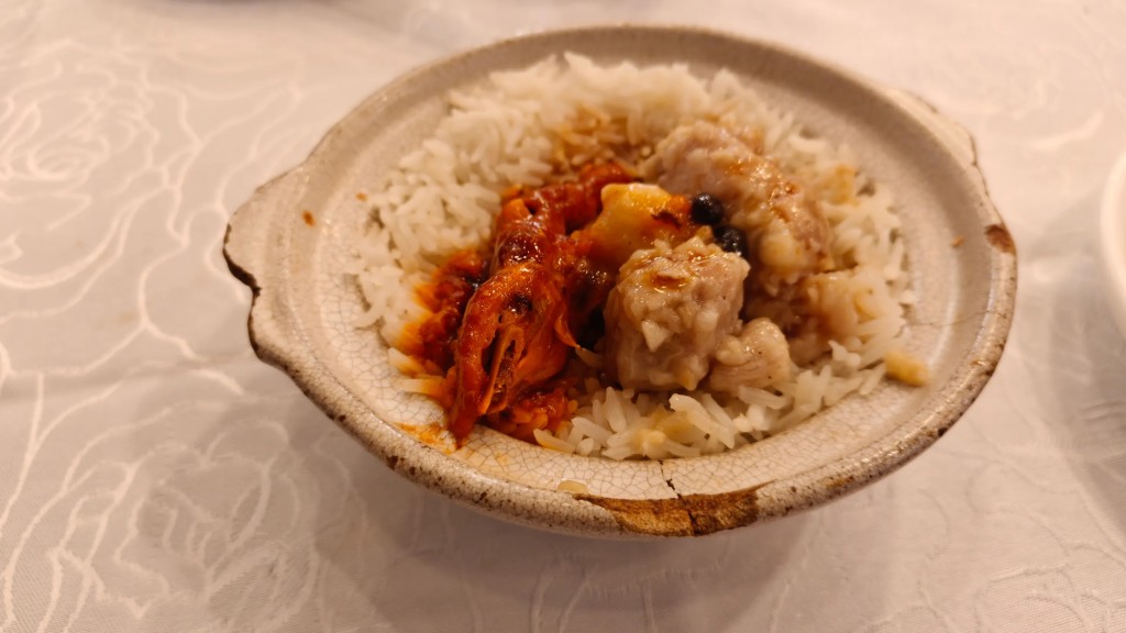 上水街坊酒樓「牡丹金閣」$3.8盅頭飯 自選鳳爪排骨/鹹魚肉餅/臘腸滑雞 上水街坊酒樓「牡丹金閣」$3.8盅頭飯 自選鳳爪排骨/鹹魚肉餅/臘腸滑雞