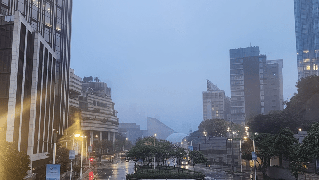 本港地區今日天氣預測 多雲,有幾陣驟雨。黎志偉攝 本港地區今日天氣預測 多雲,有幾陣驟雨。黎志偉攝