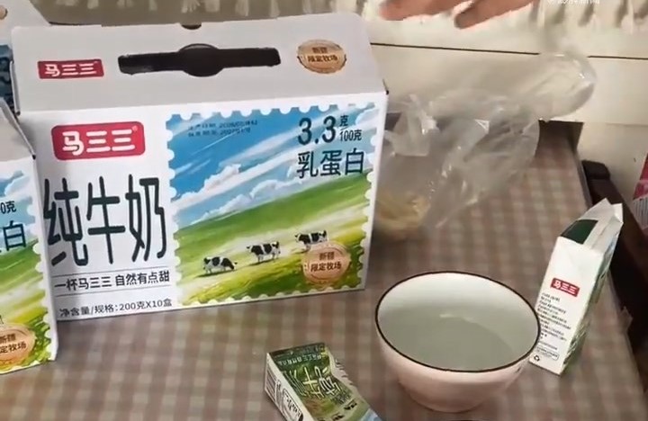 涉事的馬三三牛奶。澎湃新聞 涉事的馬三三牛奶。澎湃新聞
