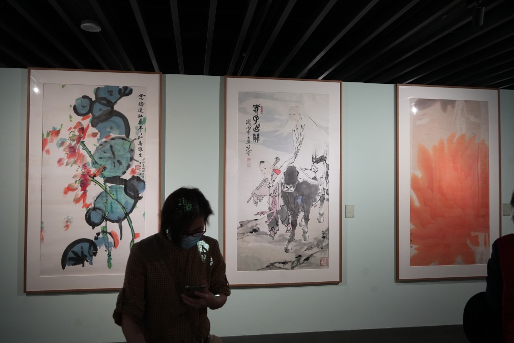 在「欣欣生意——深圳美術館館藏精品及文獻特展」中，館方又精心選擇了多年來累積的126件藏品。