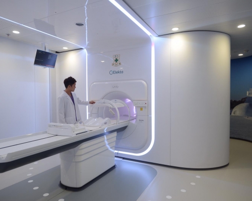 养和癌症中心配备全亚洲首台的磁力共振导航放射治疗机（MR Linac）。