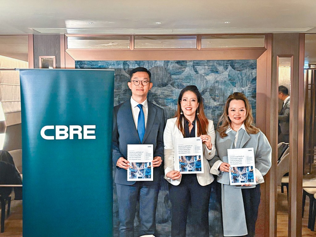 世邦魏理仕鄭亥延（中）建議，產業園公司成立後政府應提供清晰長遠規劃時間表，增投資信心。左為徐浩賢，右為林凌。