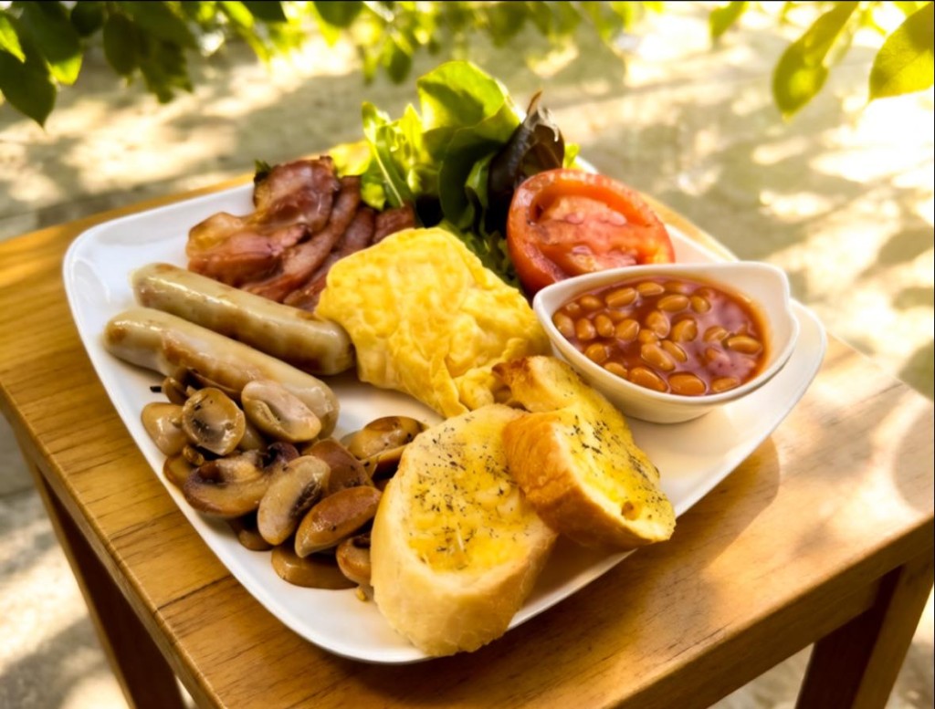 店內餐牌選擇繁多，全日早餐十分豐盛。（圖片來源：《親子王》）