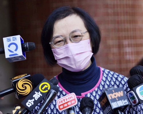 陳肇始表示,食環署會在「三無大廈」附近的公眾地方加強街道清潔或蟲鼠服務。