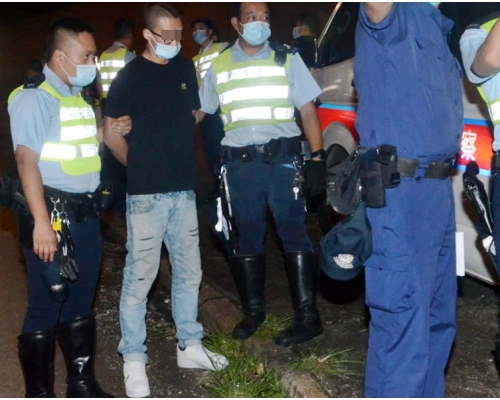 司機涉嫌危險駕駛被捕。