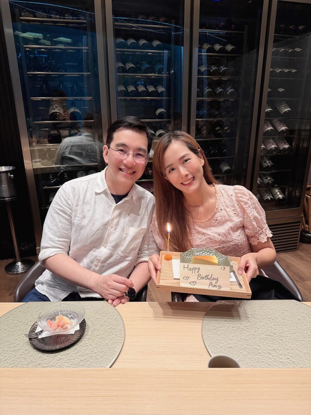 吳幸美慶祝42歲生日，婚後與老公Sammy首度甜蜜放閃。